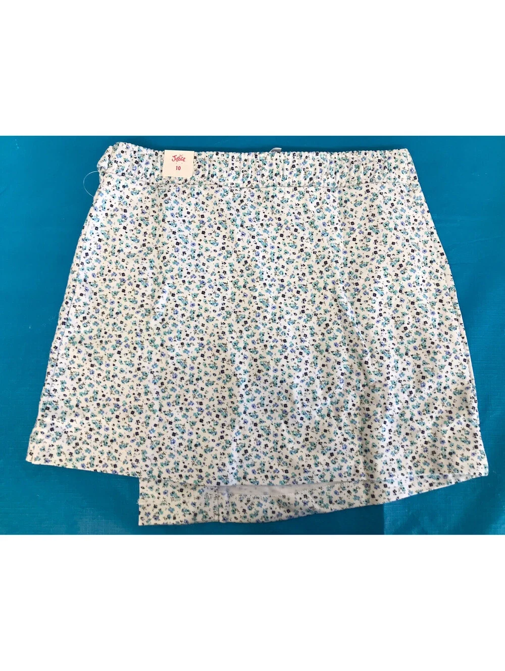 Justice Girls Skort. White With Blue & Green Flowers. White Shorts. Size 10. NWT